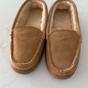 Bearpaw women’s  Tan Moccasin Slippers